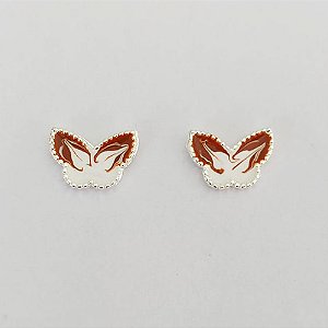 BRINCO FOLHEADO A PRATA COM 50 MILÉSIMOS + VERNIZ DIAMOND - BRINCO DE PINO BORBOLETA MARROM COM BRANCA 8MM PRA820