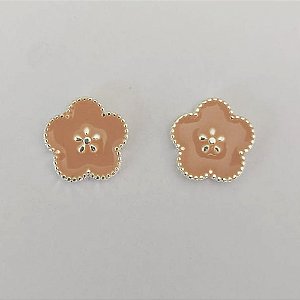 BRINCO FOLHEADO A PRATA COM 50 MILÉSIMOS + VERNIZ DIAMOND - BRINCO DE PINO FLOR ROSÉ 15MM (PRA824)