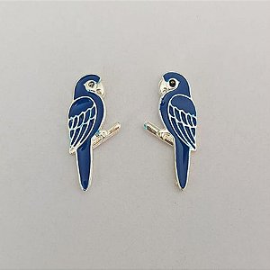 BRINCO FOLHEADO A PRATA COM 50 MILÉSIMOS + VERNIZ DIAMOND - BRINCO DE PINO ARARA AZUL ESMALTADA 9MM PRA842