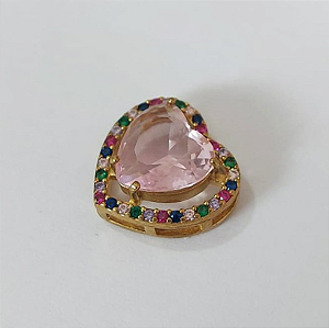 PINGENTE NO BRUTO PRONTO PARA O BANHO - PINGENTE CORAÇÃO COM MICRO ZIRCÔNIAS COLORIDAS E ZIRCÔNIA 10MM- COMPOSIÇÃO: LATÃO / ZIRCÔNIA - TAMANHO 14MM - PESO TOTAL 2.3GR - BRU3762