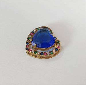 PINGENTE NO BRUTO PRONTO PARA O BANHO - PINGENTE CORAÇÃO COM MICRO ZIRCÔNIAS COLORIDAS E ZIRCÔNIA 10MM- COMPOSIÇÃO: LATÃO / ZIRCÔNIA - TAMANHO 14MM - PESO TOTAL 2.3GR - BRU3769