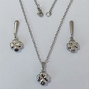 CONJUNTO EM AÇO INOXIDÁVEL(CX147) - CORRENTE DE 45CM (03) BRINCOS DE PINO BASE LISA COM PINGENTES TREVO DUPLO LISO 11MM AÇO23224
