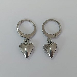 BRINCO EM AÇO INOXIDÁVEL(CX147)- BRINCO ARGOLINHA DE PRESSÃO COM PINGENTE CORAÇÃO DUPLO 8MM - COMPOSIÇÃO: AÇO INOXIDÁVEL - AÇO2333