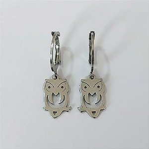 BRINCO EM AÇO INOXIDÁVEL(CX147)- BRINCO ARGOLINHA DE PRESSÃO COM PINGENTE CORUJA VAZADA 7MM - COMPOSIÇÃO: AÇO INOXIDÁVEL - AÇO2335