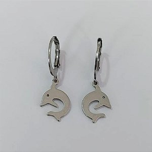 BRINCO EM AÇO INOXIDÁVEL(CX147) - BRINCO ARGOLINHA DE PRESSÃO COM PINGENTE GOLFINHO 9MM - COMPOSIÇÃO: AÇO INOXIDÁVEL - AÇO2336