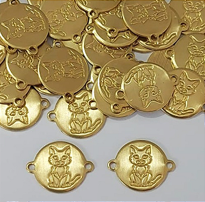 ACESSORIO NO BRUTO PRONTO PARA O BANHO(CX149)(5914) VENDIDO POR UNIDADE/ Redondo 12mm Gato C/ 2 argolinha Lateral P/ Pulseira/ PESO 0,9GR - BRU3892