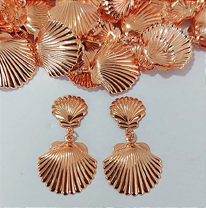 BRINCO NO BRUTO PRONTO PARA O BANHO (COM DUAS CONCHA DO MAR ) BRINCO TRADICIONAL DE PINO - TAMANHO 4X2CM - (CX148) ( - PESO 2.9GR - BRU23906