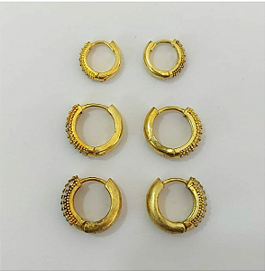 BRINCO NO BRUTO PRONTO PARA O BANHO LATÃO - (CX.149) TRIO DE BRINCO COM 3 PARES CRAVEJADOS COM MICROS ZIRCÔNIAS - TAMANHOS: 10/12/14MM - PESO TOTAL 6,8GR - BRU23946