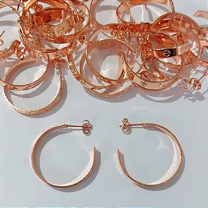 BRINCO NO BRUTO PRONTO PARA O BANHO(CX149)TAMANHO 3CM ARGOLA TIPO PARAFUSO - PESO TOTAL 2.6GR - BRU23961