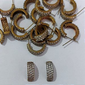 BRINCO NO BRUTO PRONTO BANHO - BRINCO DE PINO CRAVEJADO EM MICROS ZIRCÔNIAS CRISTAIS - TAMANHO 5X16MM - PESO TOTAL 3GR - BRU23974