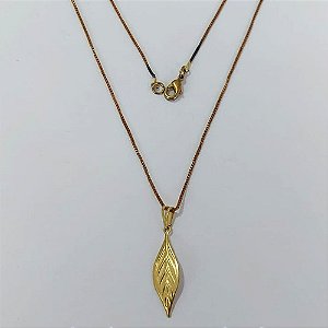 GARGANTILHA NO BRUTO PRONTA PARA O BANHO - (V2495) GARGANTILHA COM CORRENTE VENEZIANA 45CM E PINGENTE FOLHA 26MM - PESO: 1,5GR - COMPOSIÇÃO: 100% LATÃO - BRU24014