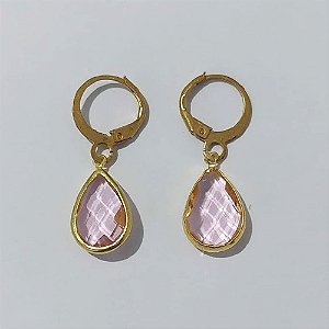 BRINCO NO BRUTO PRONTO PARA O BANHO - BRINCO ARGOLINHA DE PRESSÃO COM PINGENTE 8X12MM (GOTA)COMPOSIÇÃO 70% LATÃO E 30% VIDRO ROSA- PESO: 2,2GR - BRU24045
