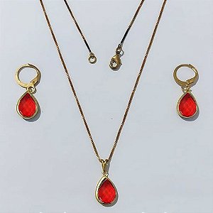 CONJUNTO NO BRUTO PRONTO PARA O BANHO - COM CORRENTE VENEZIANA DE 45CM - PINGENTES PINGENTE 8X12MM (GOTA)COMPOSIÇÃO 70% LATÃO E 30% VIDRO VERMELHA - PESO: 5,0GR - BRU24054