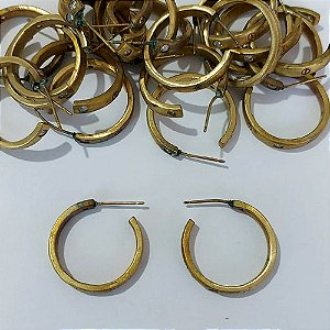 BRINCO NO BRUTO PRONTO PARA O BANHO - BRINCO DE ARGOLA COM ZIRCÔNIAS - TAMANHO 23MM - COMPOSIÇÃO: LATÃO / ZIRCÔNIA - PESO 5,6GR - BRU24076