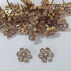 BRINCO NO BRUTO PRONTO PARA O BANHO - BRINCO DE PINO FLOR CRAVEJADA COM MICROS ZIRCÔNIAS - TAMANHO 10MM - COMPOSIÇÃO: LATÃO / ZIRCÔNIA - PESO 2GR - BRU24079