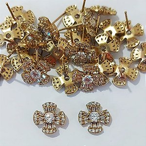 BRINCO NO BRUTO PRONTO PARA O BANHO - BRINCO DE PINO FLOR CRAVEJADA COM MICROS ZIRCÔNIAS - TAMANHO 12MM - COMPOSIÇÃO: LATÃO / ZIRCÔNIA - PESO 2,2GR - BRU24084