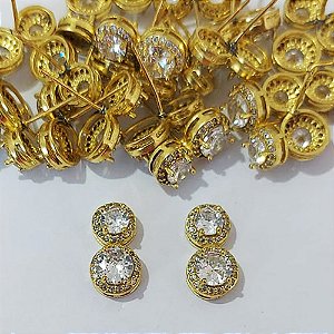 BRINCO NO BRUTO PRONTO PARA O BANHO - BRINCO DE PINO REDONDO CRAVEJADO COM MICROS ZIRCÔNIAS - TAMANHO 15MM - COMPOSIÇÃO: LATÃO / ZIRCÔNIA - PESO 2,6GR - BRU24085