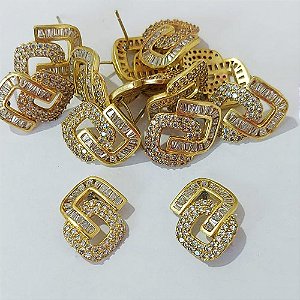 BRINCO NO BRUTO PRONTO PARA O BANHO - BRINCO DE PINO VAZADO CRAVEJADO COM MICROS ZIRCÔNIAS - TAMANHO 18MM - COMPOSIÇÃO: LATÃO / ZIRCÔNIA - PESO 2,8GR - BRU24095