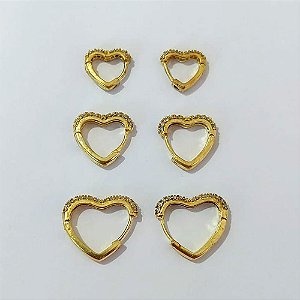 BRINCO NO BRUTO PRONTO BANHO - BRINCO TRIO ARGOLINHA DE PRESSÃO (TRANQUETA) CORAÇÃO COM CRAVEJADOS EM MICROS ZIRCÔNIAS - TAMANHOS 12/15/18MM - PESO TOTAL 8GR - BRU24102