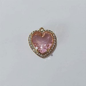 PINGENTE NO BRUTO PRONTO PARA O BANHO - PINGENTE COM BASE CORAÇÃO CRAVEJADO EM MICRO ZIRCÔNIAS CRISTAIS E PEDRA EM ZIRCÔNIA ROSA 15X15MM - PESO TOTAL 4,2GR - COMPOSIÇÃO: LATÃO / ZIRCÔNIA - BRU24197