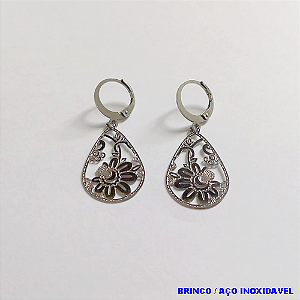 BRINCO EM AÇO INOXIDAVEL COM *(ARGOLINHA DE PRESSÃO)* )CX151)( TAMANHO DO PINGENTE FLOR 2MM- AÇO0298