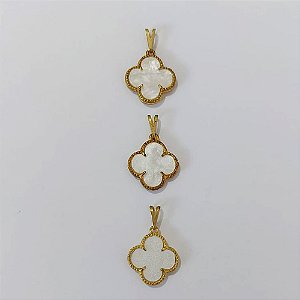 PINGENTE NO BRUTO PRONTO PARA O BANHO - KIT COM 3 PINGENTES TIPO VAN CLEEF RESINA MADRE PÉROLA 15MM - PESO TOTAL 3GR - BRU24330