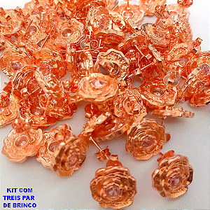 BRINCO NO BRUTO PRONTO PARA O BANHO(CRIS)(CX154) - COM BASE DE PINO COM UMA PEDRA DE ZIRCÔNIA CRISTAL DE 4MM TAMANHO DO BRINCO 10X10MM - PESO TOTAL 2,2GR(peso do par) - BRU24347