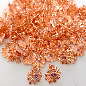 BRINCO NO BRUTO PRONTO PARA O BANHO(CRIS)(CX154) - COM BASE DE PINO COM UMA PEDRA DE ZIRCÔNIA LILAZ DE 4MM TAMANHO DO BRINCO 10X10MM - PESO TOTAL 2,2GR(peso do par) - BRU24350