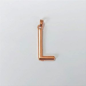 PINGENTE NO BRUTO PRONTO PARA O BANHO - PINGENTE LETRA " L " 25MM - PESO 1,6GR - BRU24537