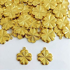 ACESSÓRIO NO BRUTO PRONTO PARA O BANHO - (5332) (CX.72) PINGENTE TREVO 15MM COM FOLHAS COM UMA ARGOLINHA - COMPOSIÇÃO: 100% LATÃO - PESO TOTAL 0,9GR - BRU24410