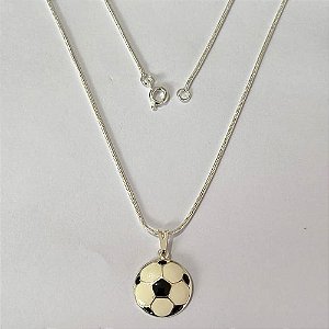 GARGANTILHA FOLHEADA A PRATA COM 50 MILÉSIMOS + VERNIZ DIAMOND - GARGANTILHA CORRENTE 45CM E PINGENTE BOLA DE FUTEBOL 16MM - PRA861