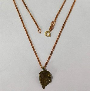 GARGANTILHA NO BRUTO PRONTO PARA O BANHO(CX157) COM CORRENTE NO LATÃO COM UMA FOLHA EM ALTA FUSÃO( 45CM ) PESO 6.9GR (BRU24598