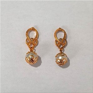 BRINCO NO BRUTO PRONTO PARA O BANHO(CX157) BRINCO DE PINO COM BASE TRABALHADA E PEROLA DE 10MM ( PESO 3.8GR (BRU24602 ( PESO 3.8GR (BRU24603