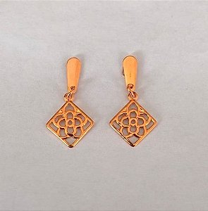 DUPLICADO - BRINCO NO BRUTO PRONTO PARA O BANHO(CX158)(BRINCO SIMPLES E DELICADO)( PESO 1.2GR (BRU24623