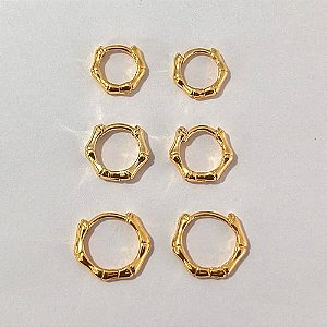 BRINCO FOLHEADO A OURO - BANHADO COM 5 MILÉSIMOS + VERNIZ DIAMOND - BRINCO DE TRIO ARGOLA - TAMANHOS: 12/13/15MM - OURO1254