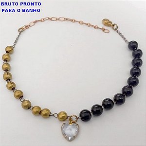PULSEIRA NO BRUTO PRONTO PARA O BANHO(CX161)- PULSEIRA SIMPLES E DELICADA COM PEROLAS NEGRAS DE 6MM E BOLAS DE LATÃO DE 4MM COM UM CORAÇÃO EM ZIRCONIA DE 8MM/ 18CM+EXTENSOR / COM FECHO LAGOSTA)- PESO TOTAL 4.7GR - BRU24747