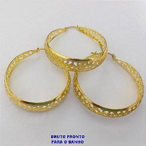 BRINCO NO BRUTO PRONTO PARA O BANHO(CX162)- BRINCO DE ARGOLA DE PINO 100% LATÃO TODA TRABALHADA DE 4CM / - PESO TOTAL 6.4GR - BRU24771