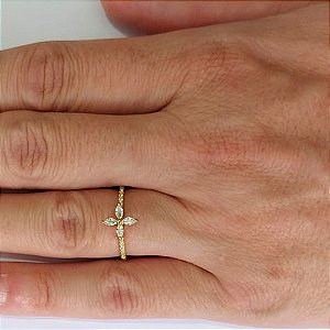 ANEL NO BRUTO PRONTO PARA O BANHO - ANEL FLOR CRAVEJADO COM MICROS ZIRCÔNIAS - PESO MÉDIO 1,1R - COMPOSIÇÃO: LATÃO / ZIRCÔNIA - ANEL000516