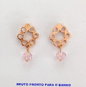 BRINCO NO BRUTO PRONTO PARA O BANHO(CX163)- BRINCO DE PINO DE 2CM COM PINGENTE DE CRISTAL SEXTAVADO DE 6MMDE / - PESO TOTAL 3.7GR - BRU24819