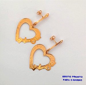 BRINCO NO BRUTO PRONTO PARA O BANHO(CX164)- BRINCO DE PINO COM CORAÇÃO LOVE (PESO 3.7GR) BRU24829