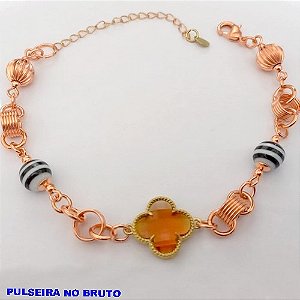PULSEIRA NO BRUNTO PRONTO PARA O BANHO(CX165) -PULSEIRA 100% LATÃO DUAS BOLA DE 6MM DE PORCELANA E UM TREVO DE VIDRO) PESO 7.8GR -TAMANHO 18CM + EXTENSOR- BRU24903