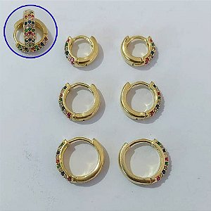 BRINCO NO BRUTO PRONTO PARA O BANHO LATÃO - TRIO DE BRINCOS REDONDOS 3 FILEIRAS MICRO ZIRCÔNIAS COLORIDAS - TAMANHOS - 14/12/10MM - PESO TOTAL 5,5GR - BRU30008