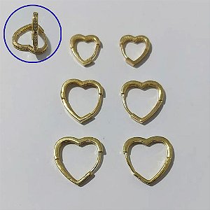 BRINCO NO BRUTO PRONTO PARA O BANHO - (CX.01) TRIO DE BRINCOS CORAÇÃO CRAVEJADOS EM MICROS ZIRCÔNIAS - TAMANHOS - 18/16/14MM - PESO TOTAL 5,8GR - BRU30009