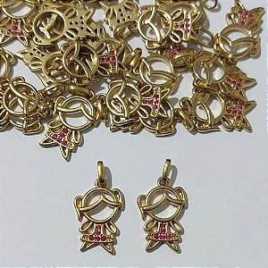 PINGENTE NO BRUTO PRONTO PARA O BANHO - PINGENTE MENINA COM MICROS ZIRCÔNIAS ROSAS 18MM - PESO TOTAL 0,9GR - BRU30044