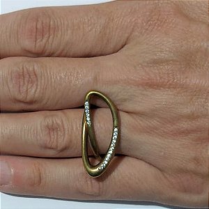 ANEL NO BRUTO PRONTO PARA O BANHO - ANEL DETALHE VAZADO COM MICRO ZIRCÔNIAS - PESO MÉDIO 3,3R - COMPOSIÇÃO: LATÃO / ZIRCÔNIA - ANEL000524