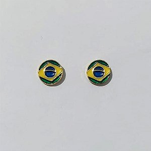 BRINCO FOLHEADO A OURO - BANHADO COM 5 MILÉSIMOS + VERNIZ DIAMOND - BRINCO DE PINO REDONDO BANDEIRA BRASIL 8MM OURO1264