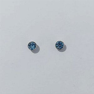BRINCO EM AÇO INOXIDÁVEL - BRINCO AÇO INOX CRAVAÇÃO INGLESA AZUL 5MM (BRI0708/5) - COMPOSIÇÃO: AÇO INOXIDÁVEL - AÇO3003