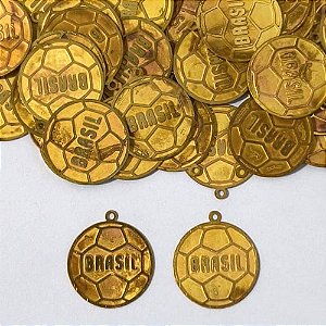 ACESSÓRIO NO BRUTO PRONTO PARA O BANHO - (E283) BOLA FUTEBOL BRASIL FOTO CORROSSÃO 20MM - PESO TOTAL 0,9GR - COMPOSIÇÃO: 100% LATÃO - BRU0003815