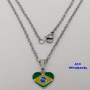GARGANTILHA EM AÇO INOXIDAVEL COM PINGENTE BANDEIRA DO " BRASIL " RESINADA EM FORMA DE CORAÇÃO DE 13MM( TAMANHO 45CM) AÇO3036