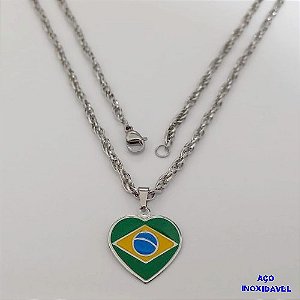 GARGANTILHA EM AÇO INOXIDAVEL COM PINGENTE BANDEIRA DO " BRASIL " RESINADA EM FORMA DE CORAÇÃO DE 20MM(2CM "( TAMANHO 60CM) " AÇO3047